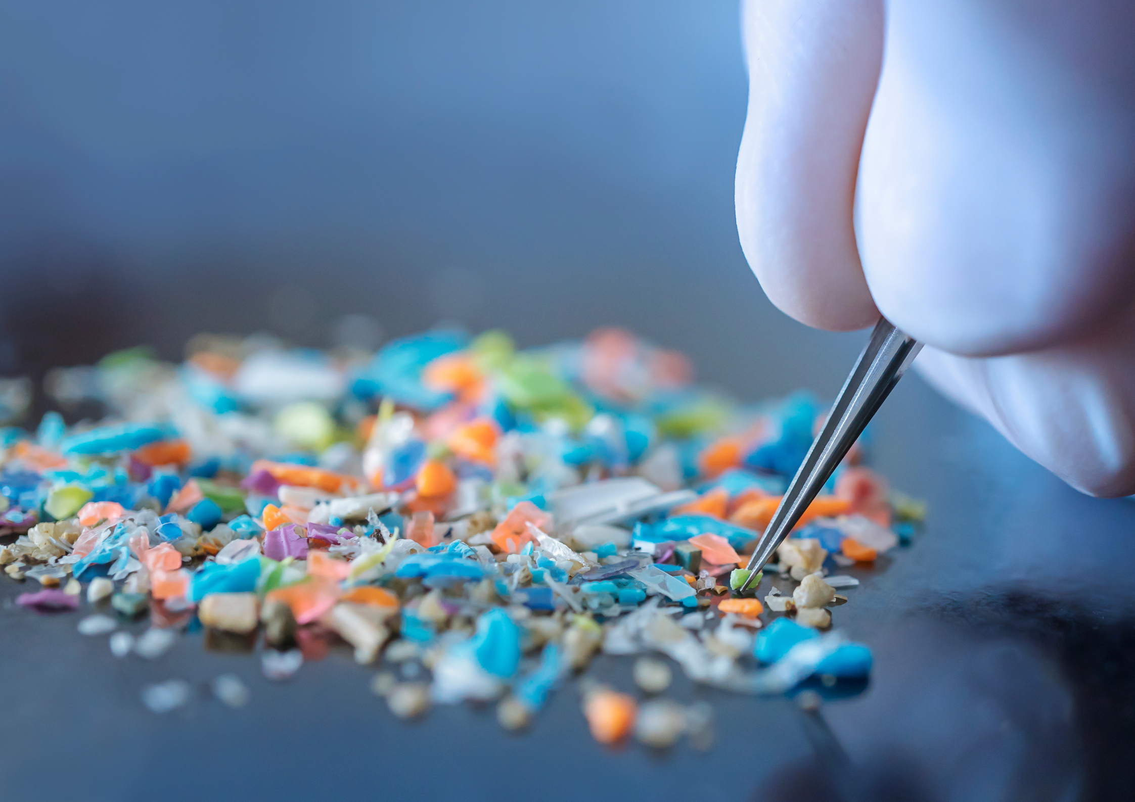 Mikromuovit ovat alle 5 millimetrin kokoisia muovinpalasia