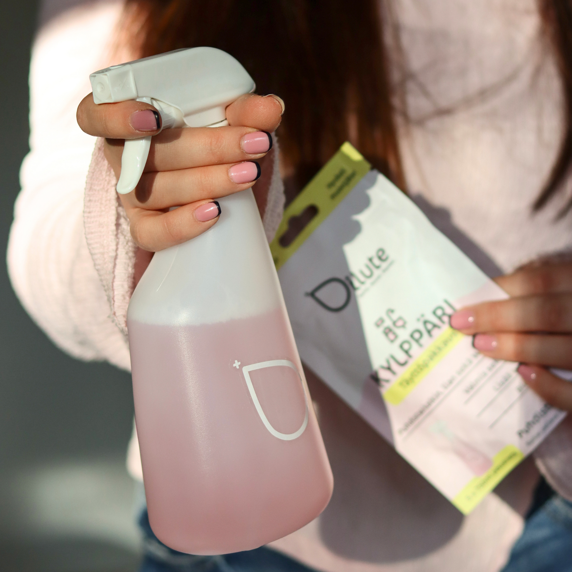 Dilute® kylppäri puhdistusaine tehokkaaseen ja nopeaan kylpyhuoneen puhdistukseen. nopeaan siivoukseen, tehokas kylpyhuoneen puhdistusaine. kylpyhuoneen ekologinen puhdistusaine.